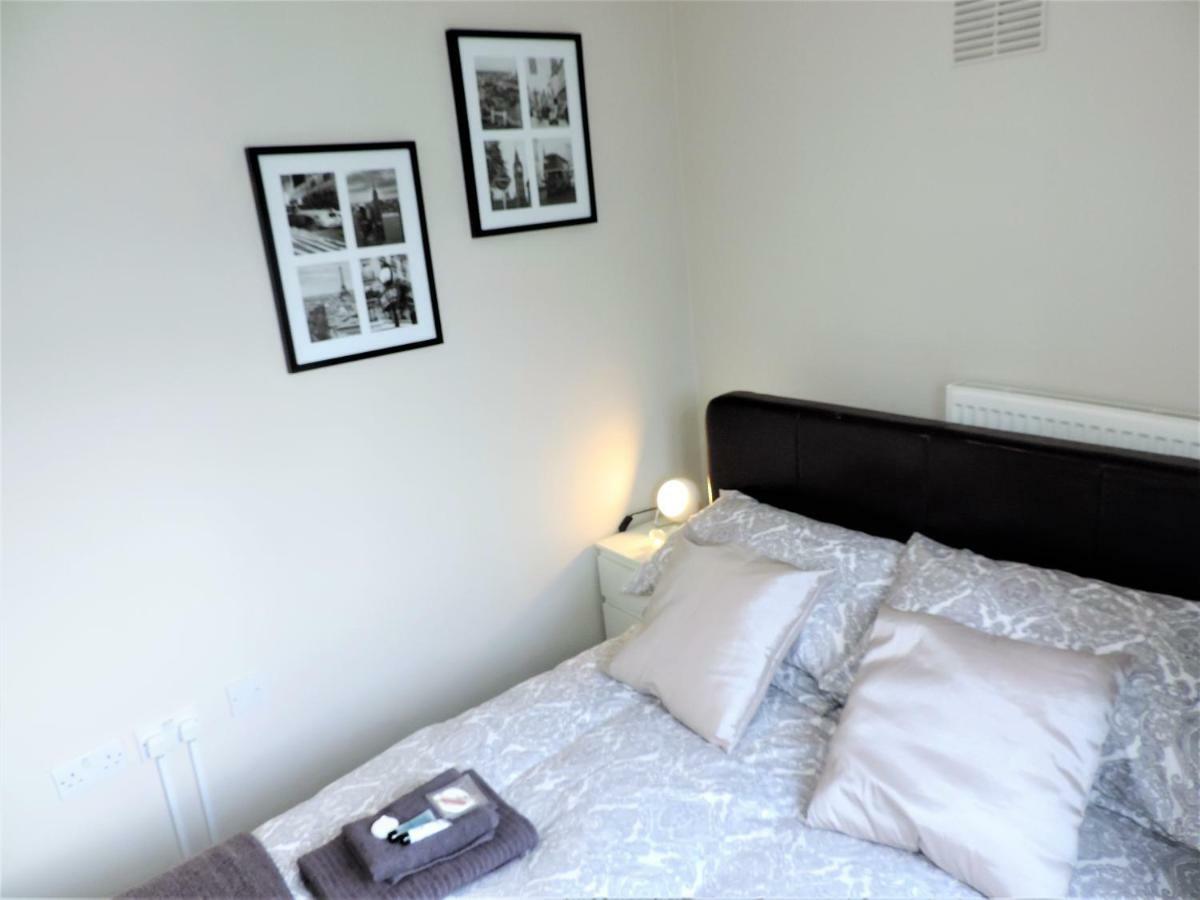 1 Bed Bagshot Pennyhill Accommodation Kültér fotó