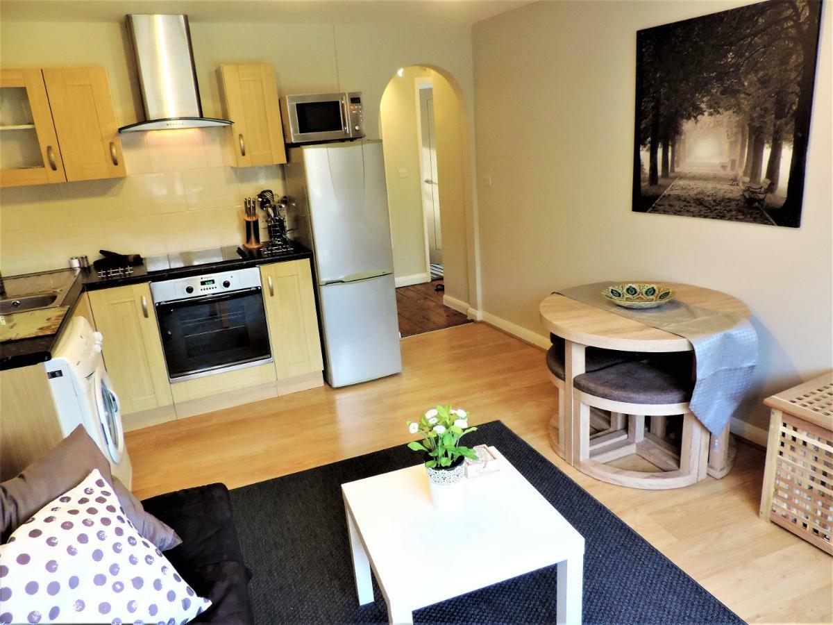 1 Bed Bagshot Pennyhill Accommodation Kültér fotó