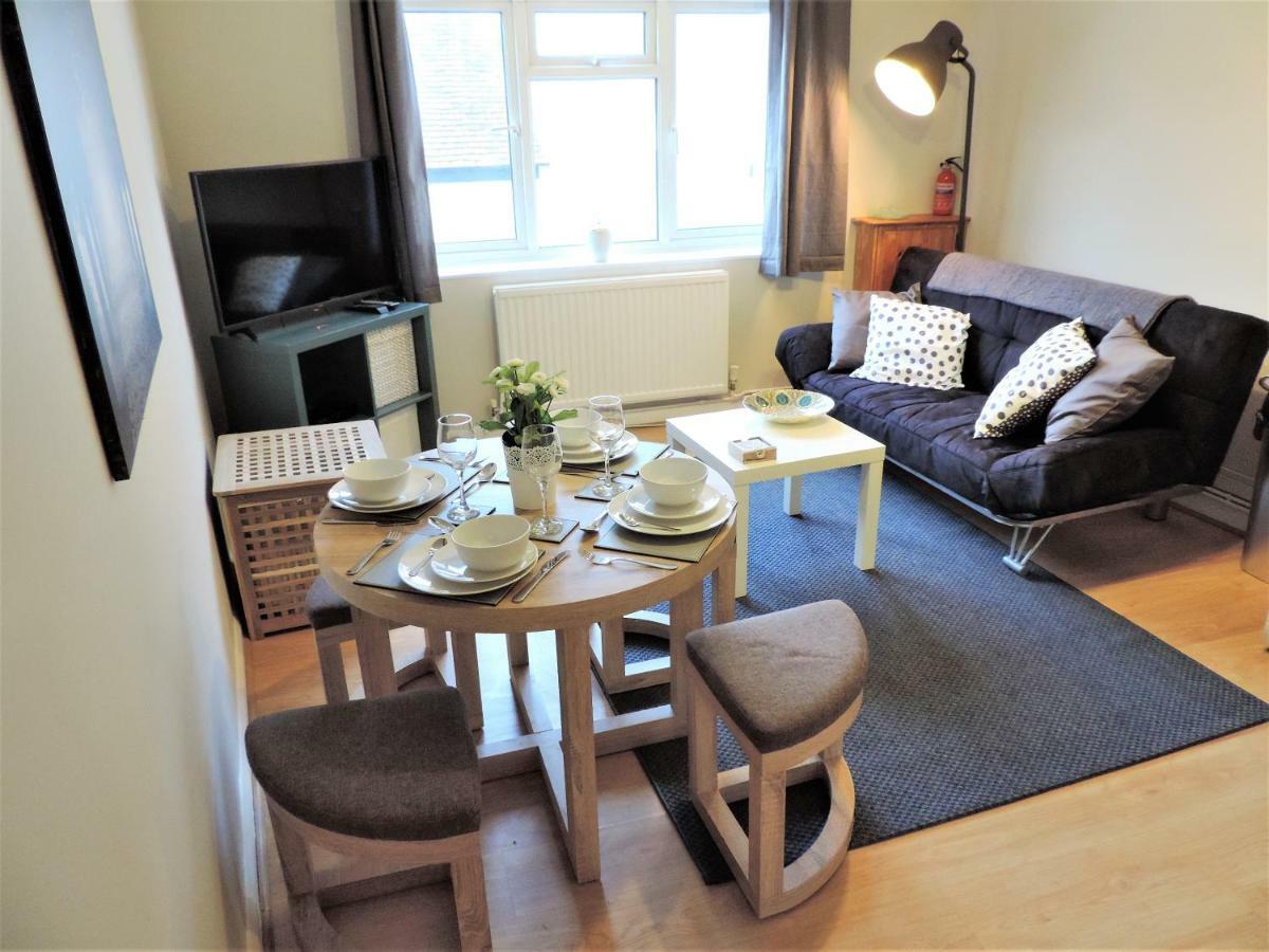 1 Bed Bagshot Pennyhill Accommodation Kültér fotó